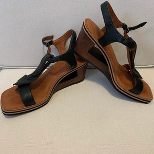 Gentle Soul Comfy Sandals.